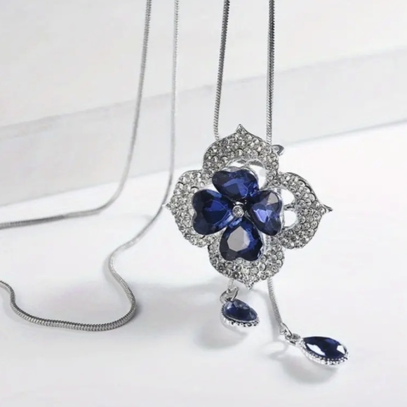 Flower Pendant Necklace - Elegant Blue and Gemstones - Sexy Vintage Style - NWT - Picture 4 of 7